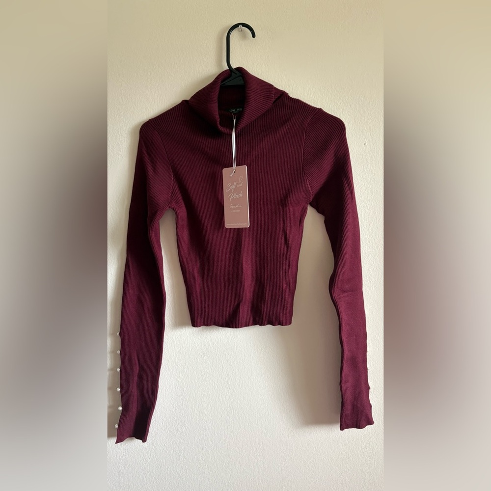 NanaMacs Delightfully Determined Cut-Out Pearl Sleeve Top (Wine) Large